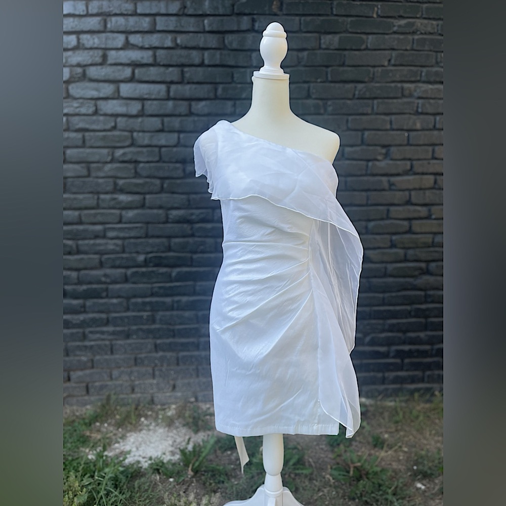 CACHE One Shoulder White Taffeta Side Zip Lined Ruched Waist Formal Dress